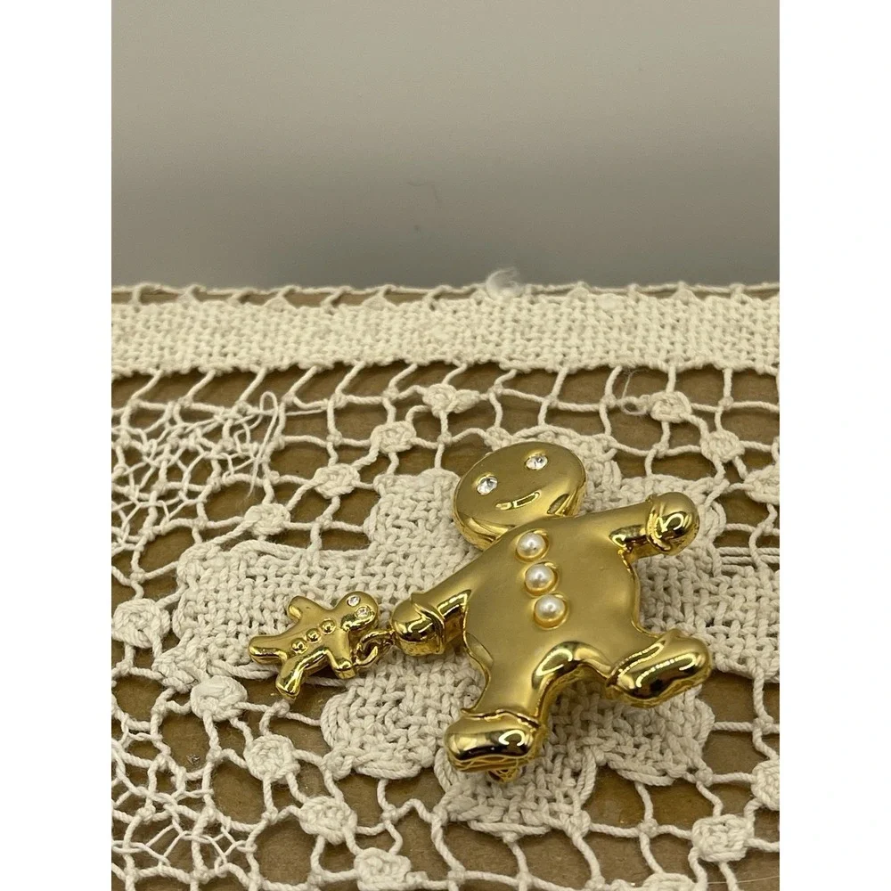 Vintage Gingerbread Man  Liz Claiborne Christmas Pin Brooch Gold Tone‎